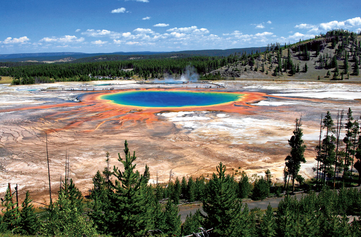 Grand_Prismatic_Spring_and_Midway_Geyser_Basin_from_above.jpg